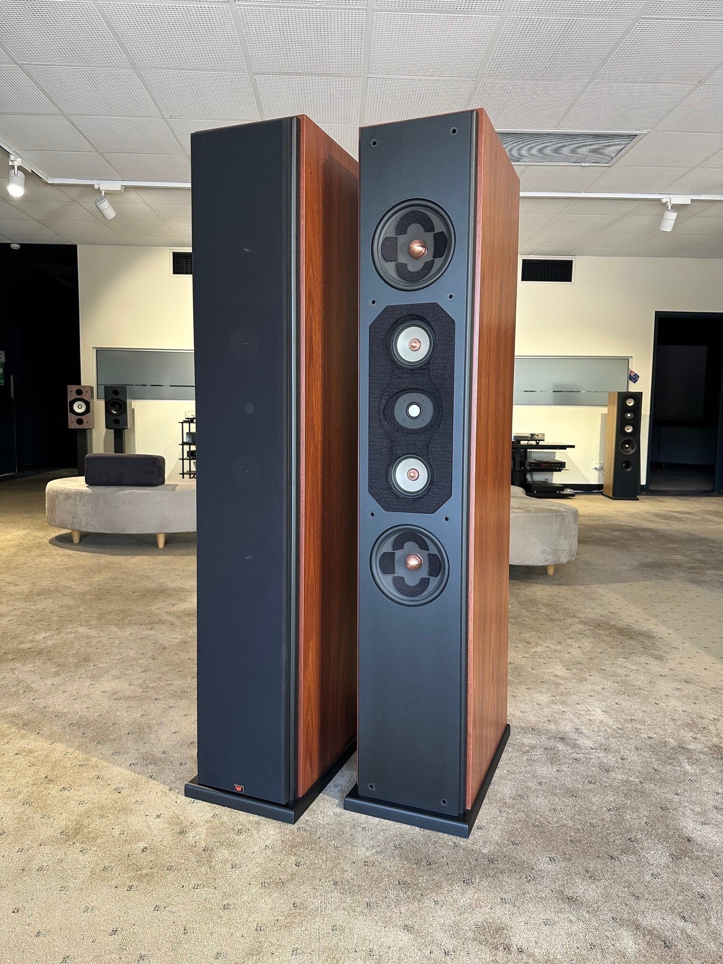 VAF i93 MKIII in Jarrah Floor-standing Speakers - Refurbished